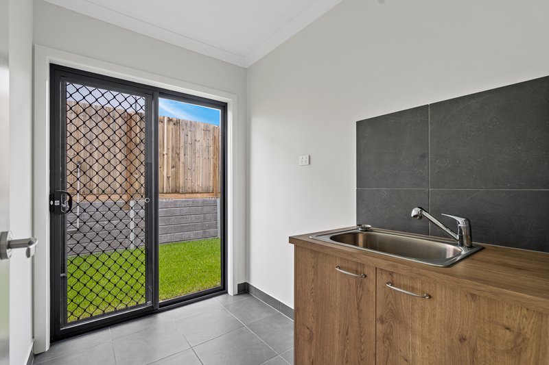 Photo - 21 Fig Tree Circuit, Bahrs Scrub QLD 4207 - Image 12