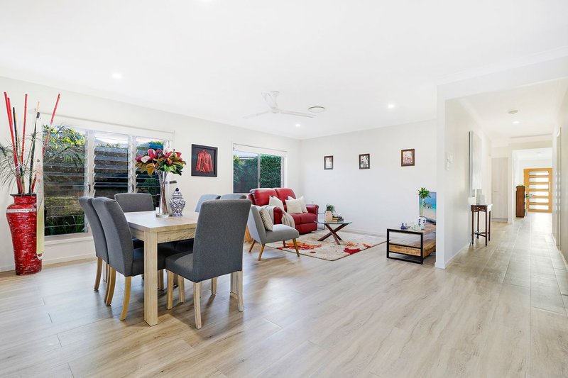 Photo - 21 Flagstaff Place, Upper Kedron QLD 4055 - Image 4