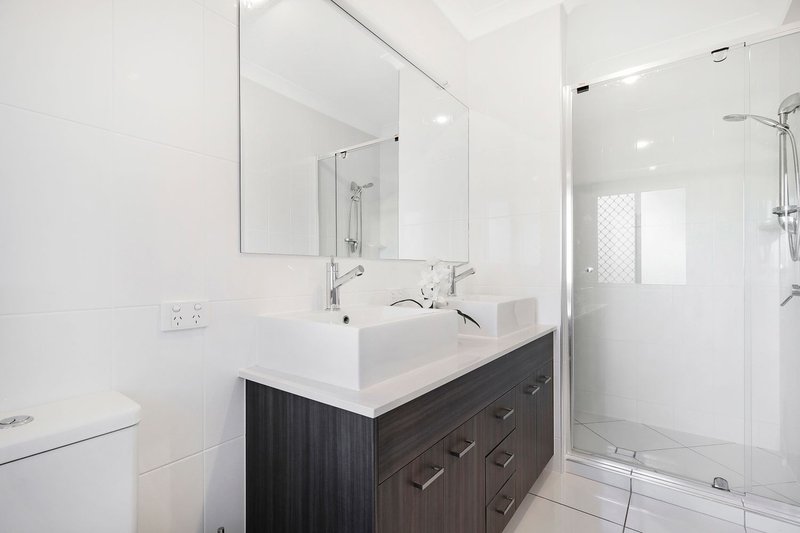 Photo - 21 Flagstaff Place, Upper Kedron QLD 4055 - Image 9