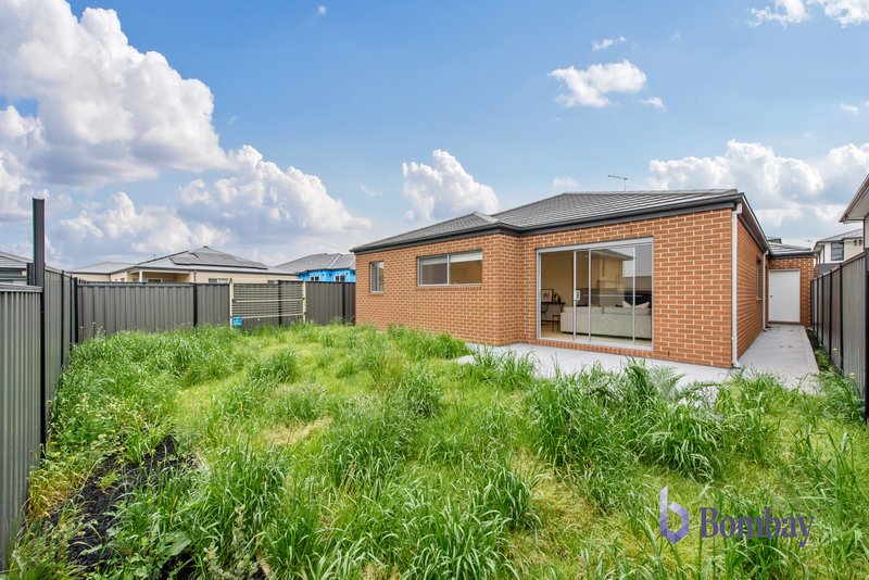 Photo - 21 Flaubert Road, Craigieburn VIC 3064 - Image 12