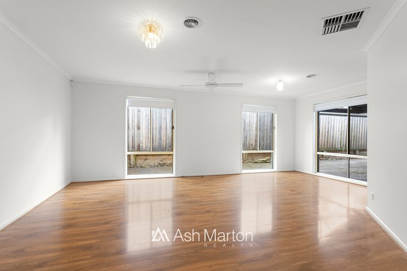 Photo - 21 Flora Park Way, Carrum Downs VIC 3201 - Image 2