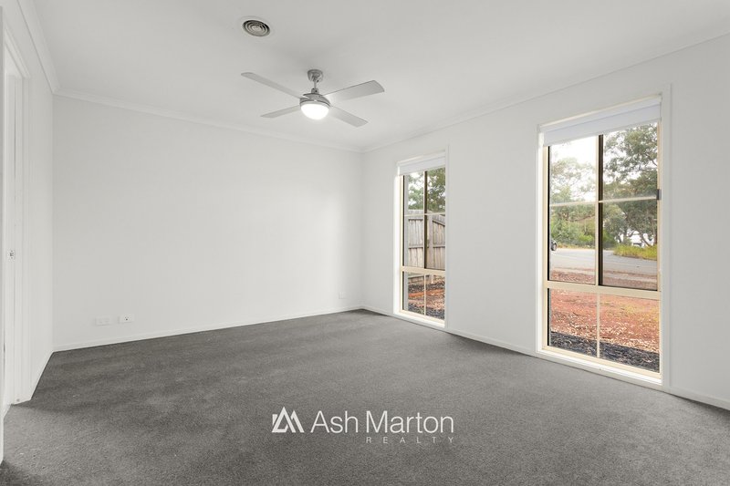 Photo - 21 Flora Park Way, Carrum Downs VIC 3201 - Image 3