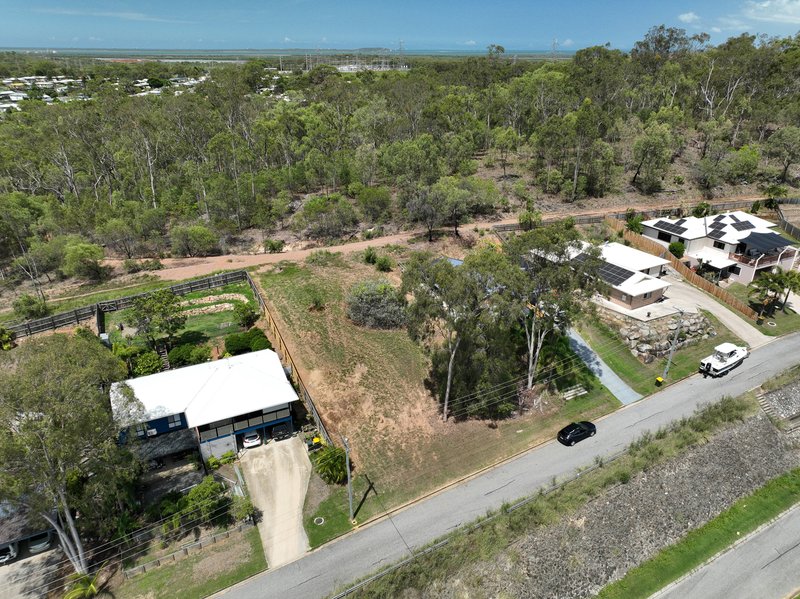 Photo - 21 Flounder Crescent, Toolooa QLD 4680 - Image 5