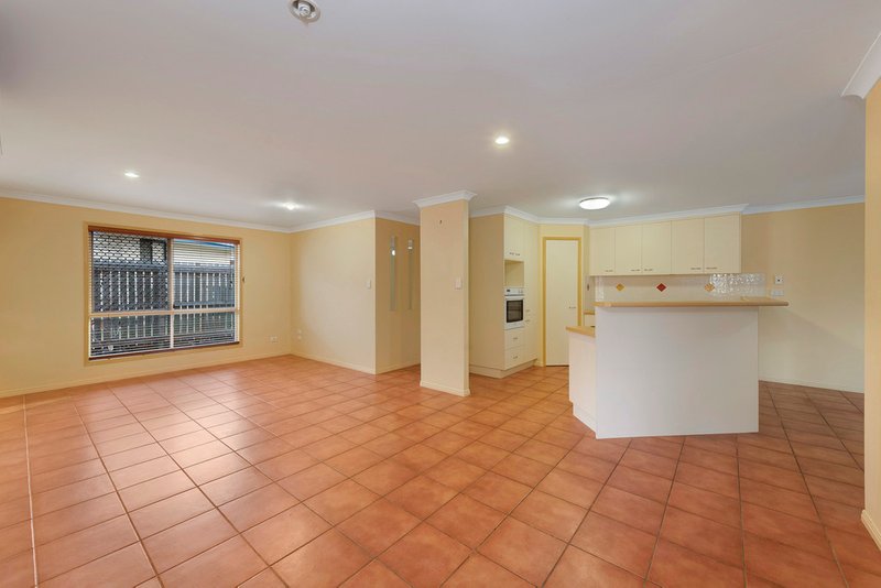 Photo - 21 Forbes Court, Avoca QLD 4670 - Image 4