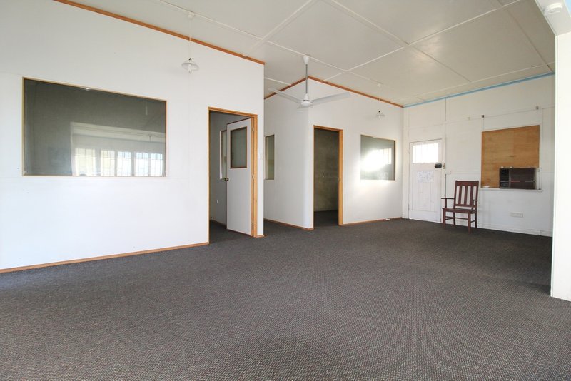 Photo - 21 Fulham Street, Toogoolawah QLD 4313 - Image 4