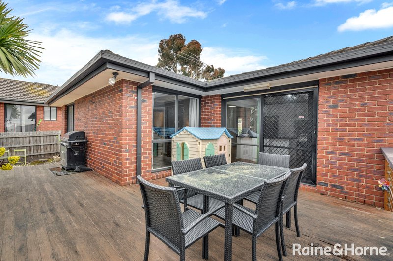 Photo - 21 Fullbrook Drive, Sunbury VIC 3429 - Image 14