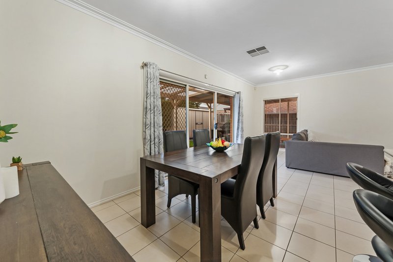 Photo - 21 Gainsborough Drive, Craigieburn VIC 3064 - Image 8