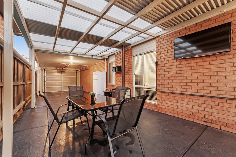 Photo - 21 Gainsborough Drive, Craigieburn VIC 3064 - Image 12