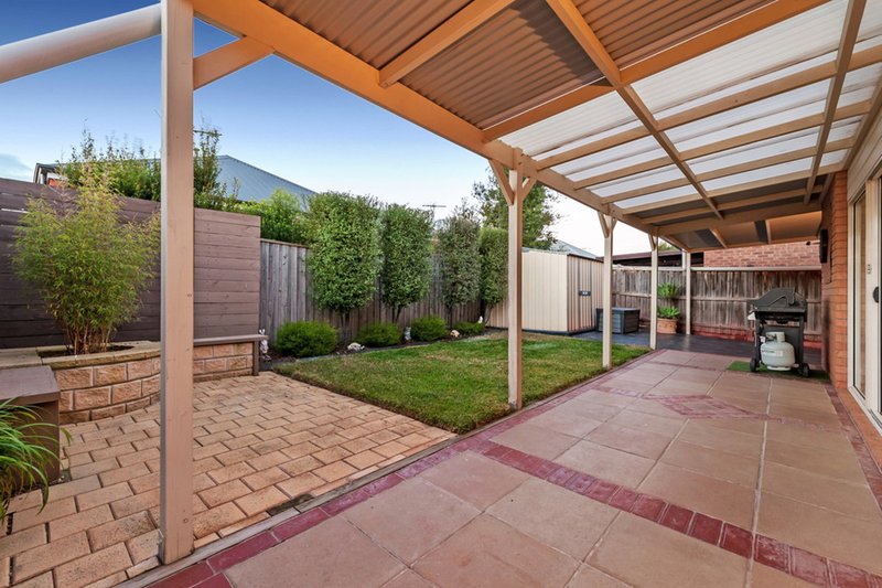 Photo - 21 Gainsborough Drive, Craigieburn VIC 3064 - Image 14