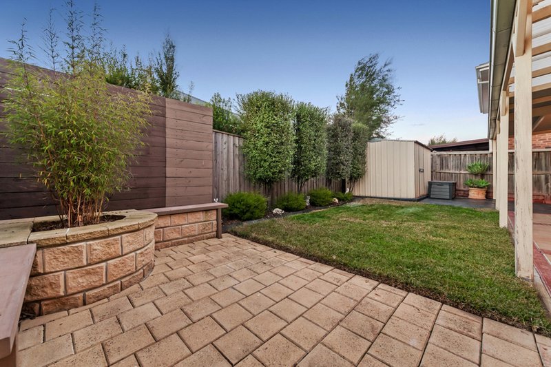 Photo - 21 Gainsborough Drive, Craigieburn VIC 3064 - Image 15