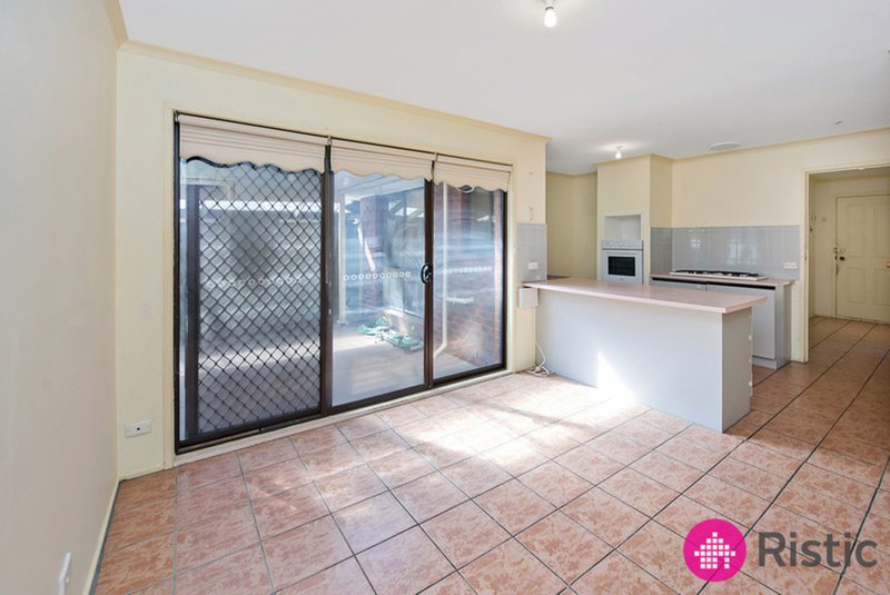 Photo - 21 Garden Grove Drive, Mill Park VIC 3082 - Image 5