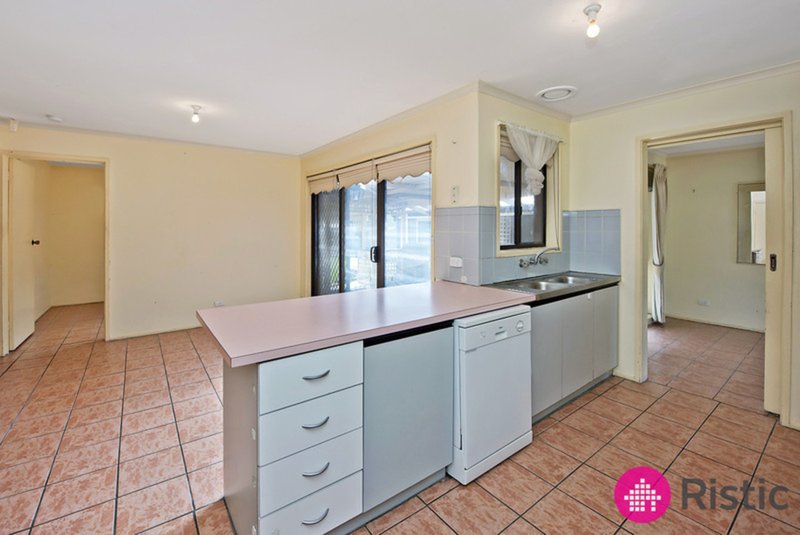 Photo - 21 Garden Grove Drive, Mill Park VIC 3082 - Image 6