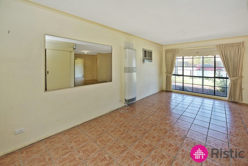 Photo - 21 Garden Grove Drive, Mill Park VIC 3082 - Image 8