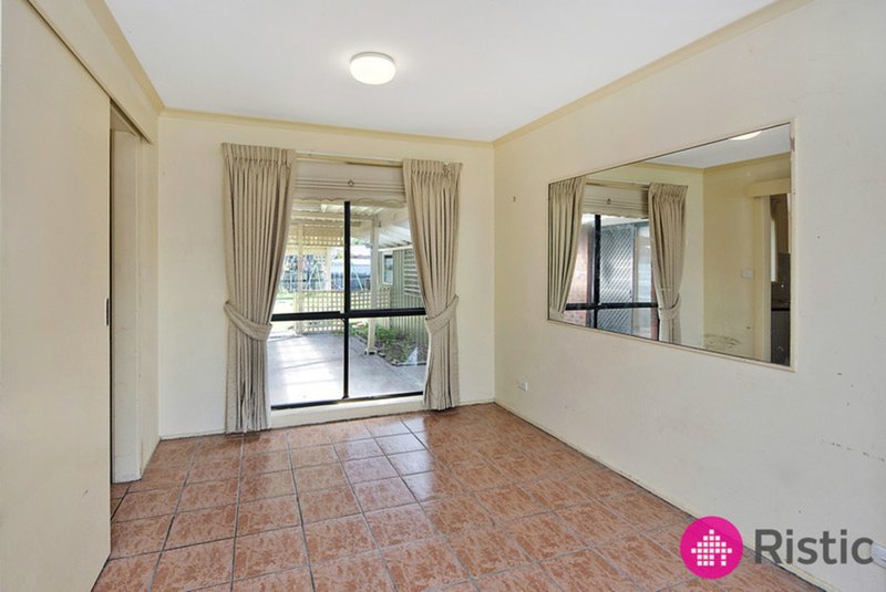 Photo - 21 Garden Grove Drive, Mill Park VIC 3082 - Image 9