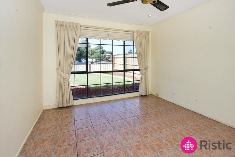 Photo - 21 Garden Grove Drive, Mill Park VIC 3082 - Image 11