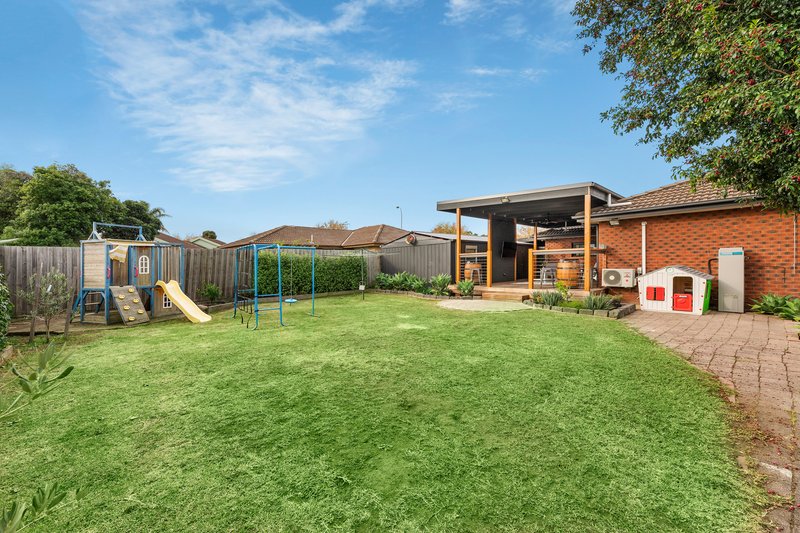 Photo - 21 Garden Grove Drive, Mill Park VIC 3082 - Image 9