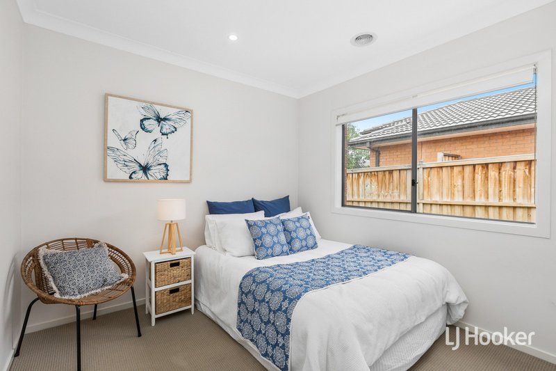 Photo - 21 Gardener Drive, Point Cook VIC 3030 - Image 12