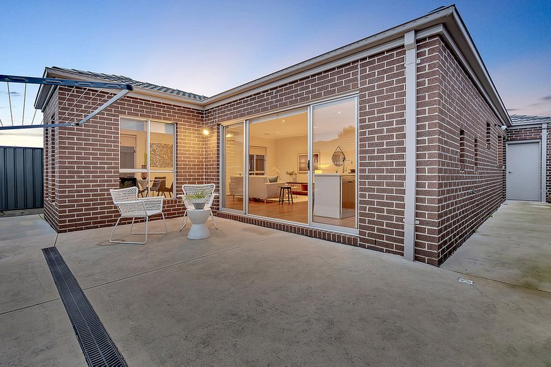 Photo - 21 Gardner Terrace, Craigieburn VIC 3064 - Image 13