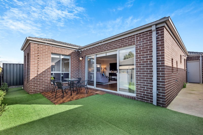 Photo - 21 Gardner Terrace, Craigieburn VIC 3064 - Image 10