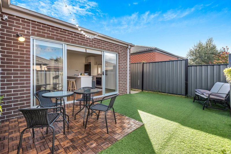 Photo - 21 Gardner Terrace, Craigieburn VIC 3064 - Image 11