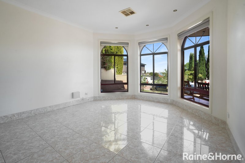 Photo - 21 Gaussberg Walk, Roxburgh Park VIC 3064 - Image 5