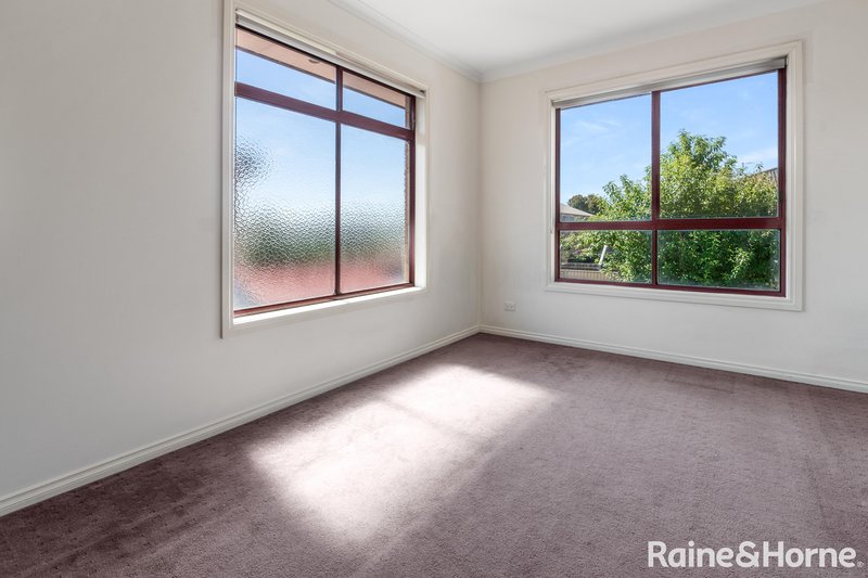 Photo - 21 Gaussberg Walk, Roxburgh Park VIC 3064 - Image 19