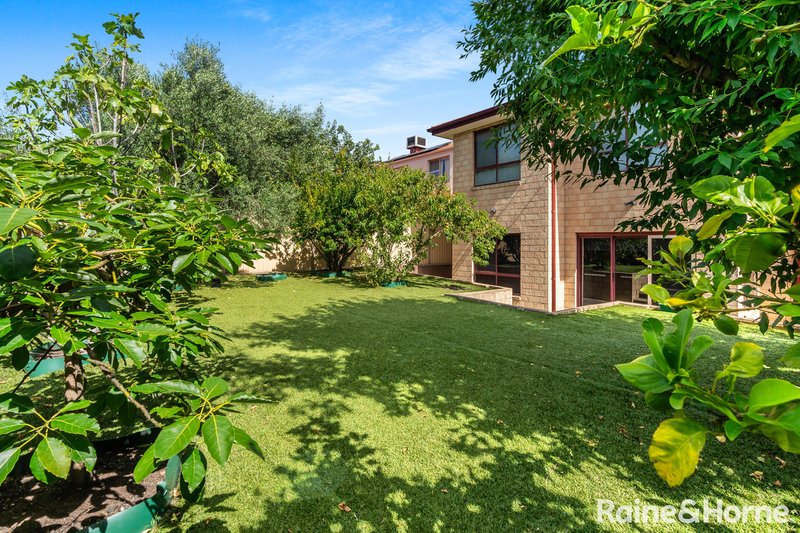 Photo - 21 Gaussberg Walk, Roxburgh Park VIC 3064 - Image 30