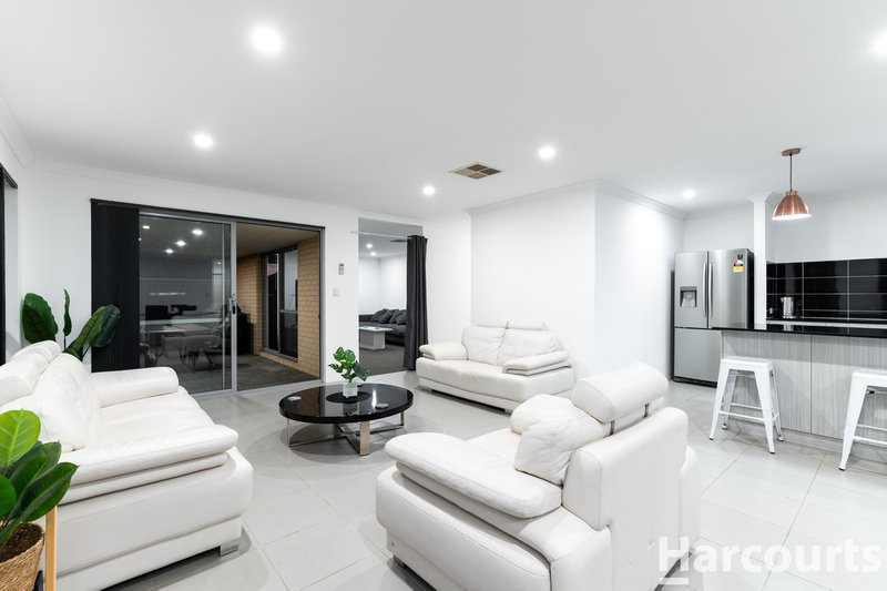 Photo - 21 Genus Road, Banksia Grove WA 6031 - Image 9