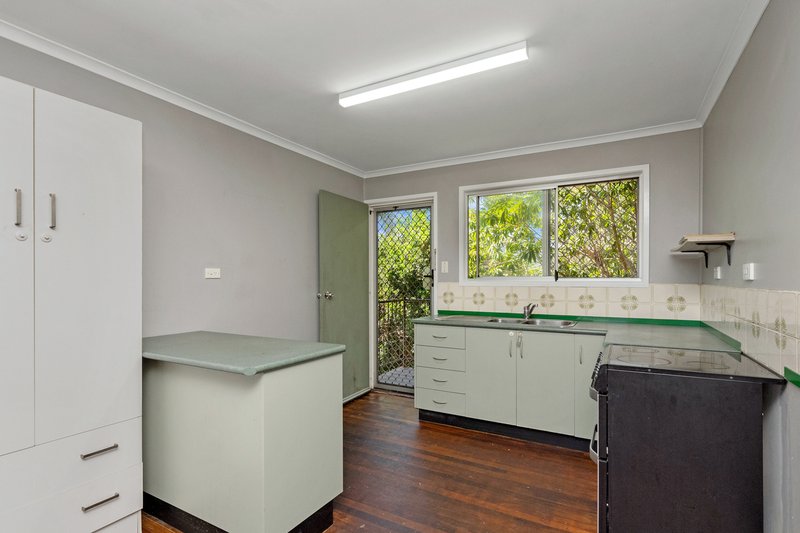 Photo - 21 Gladys Street, Kelso QLD 4815 - Image 3