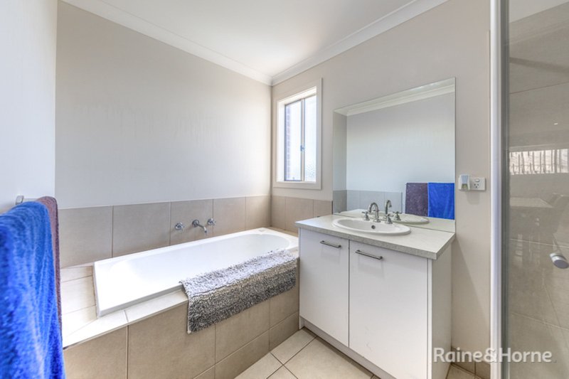 Photo - 21 Glastonbury Drive, Sunbury VIC 3429 - Image 8