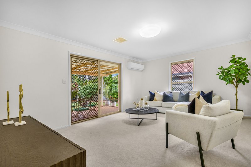 Photo - 21 Glenside Place, Bridgeman Downs QLD 4035 - Image 6