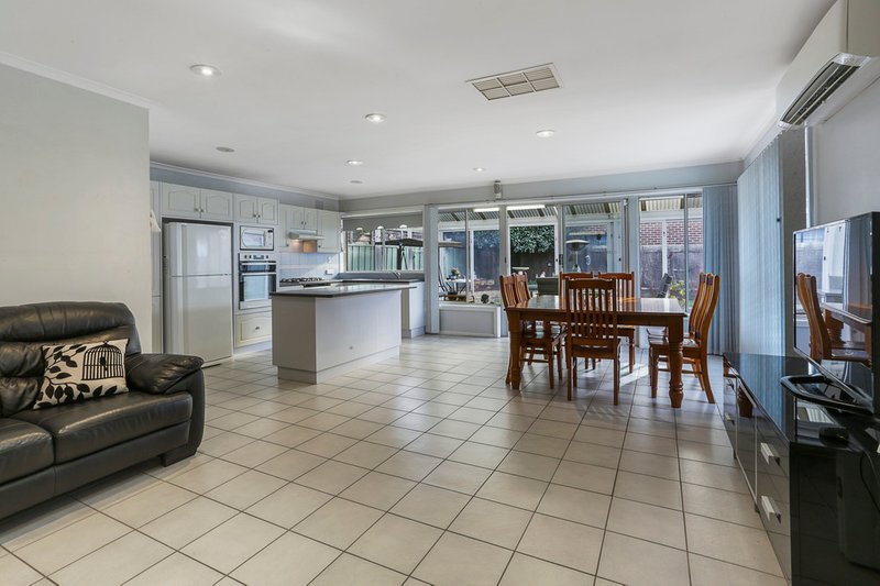 Photo - 21 Glenthorne Drive, Keysborough VIC 3173 - Image 6