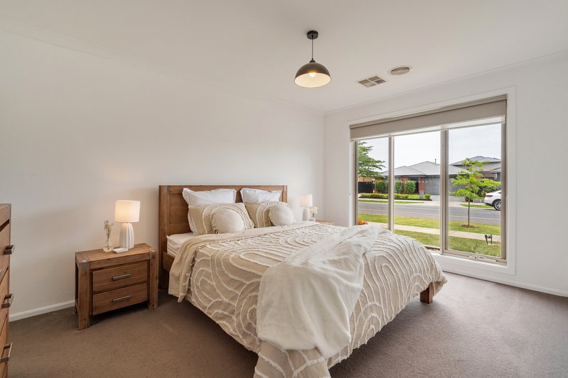 Photo - 21 Golf Links Drive, Beveridge VIC 3753 - Image 4
