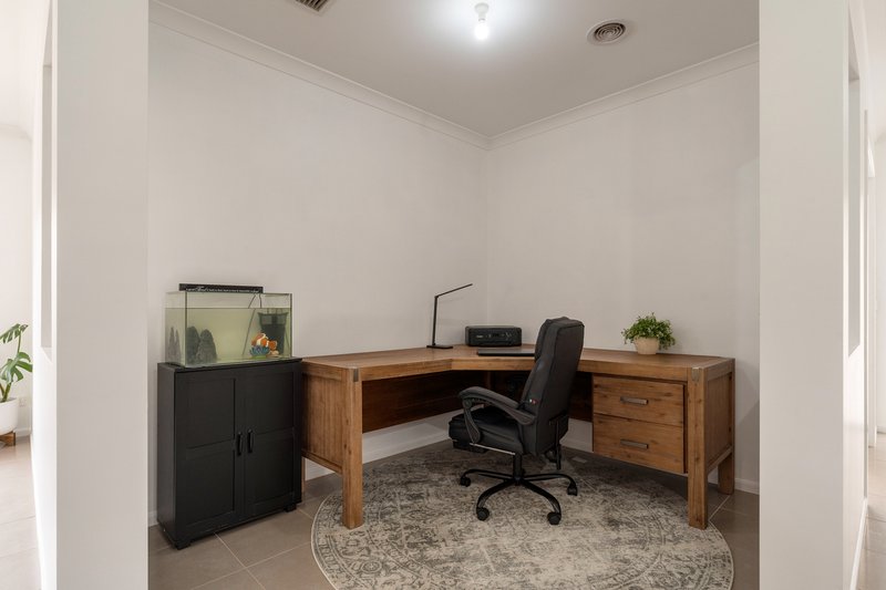 Photo - 21 Golf Links Drive, Beveridge VIC 3753 - Image 11