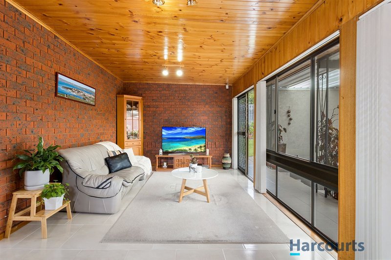 Photo - 21 Grantley Drive, Glen Waverley VIC 3150 - Image 5