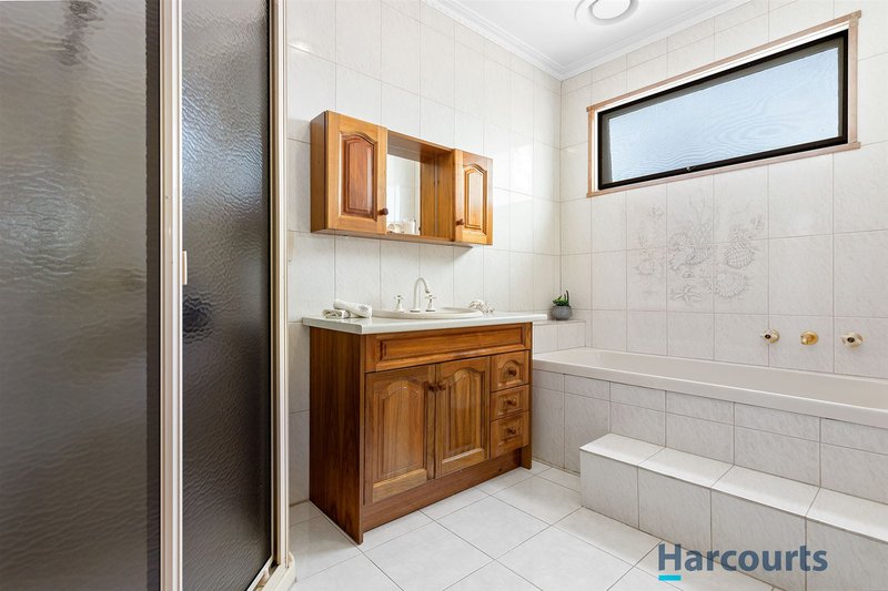 Photo - 21 Grantley Drive, Glen Waverley VIC 3150 - Image 9