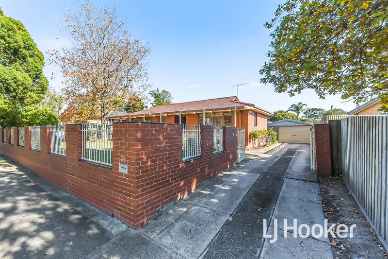 Photo - 21 Green Valley Crescent, Hampton Park VIC 3976 - Image 2