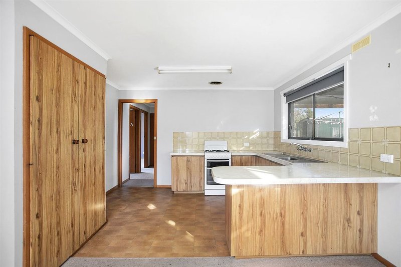 Photo - 21 Greenhalghs Road, Delacombe VIC 3356 - Image 3