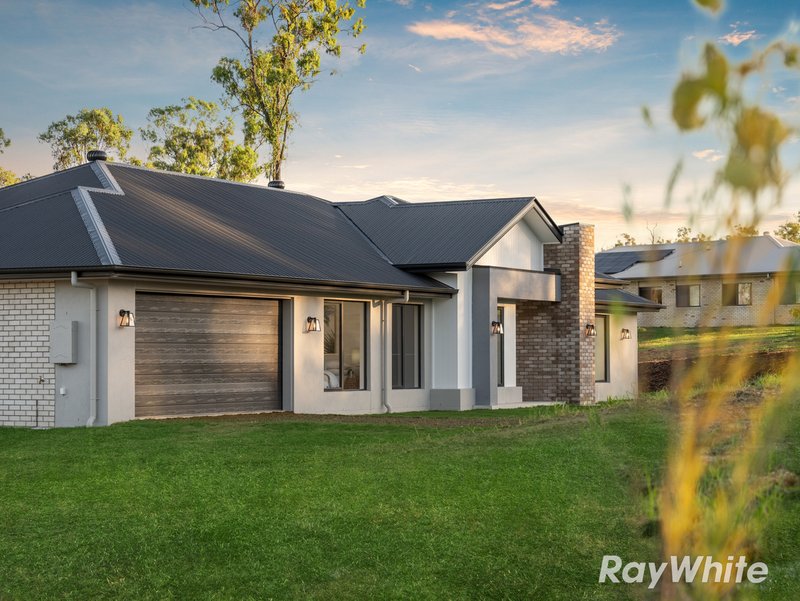 21 Grevillea Way, Rifle Range QLD 4311