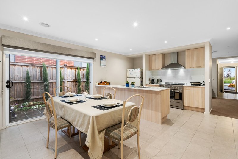 Photo - 21 Grimsthorpe Place, Mernda VIC 3754 - Image 5