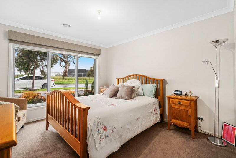 Photo - 21 Grimsthorpe Place, Mernda VIC 3754 - Image 10