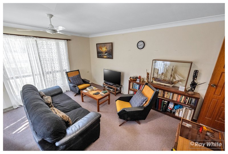 Photo - 21 Halligan Crescent, Norman Gardens QLD 4701 - Image 3