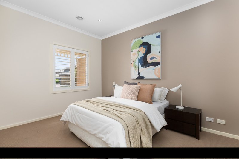 Photo - 21 Hedges Street, Craigieburn VIC 3064 - Image 6