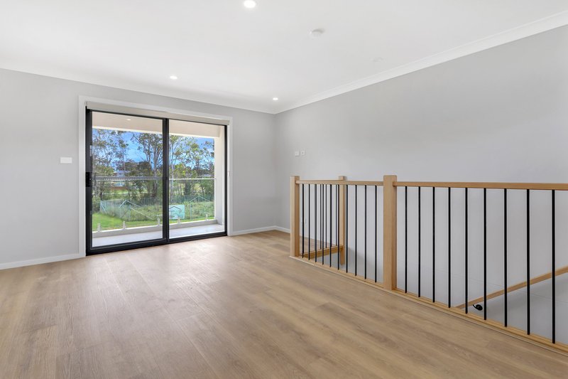 Photo - 2/1 Hedgewood Drive, Box Hill NSW 2765 - Image 5