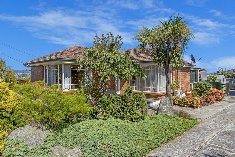 21 Helenwood Grove, Newnham TAS 7248