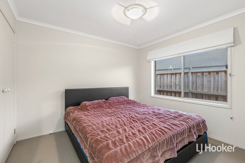 Photo - 21 Hibiscus Crescent, Point Cook VIC 3030 - Image 10