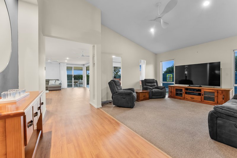 Photo - 21 Hillcrest Court, Murrumba Downs QLD 4503 - Image 3