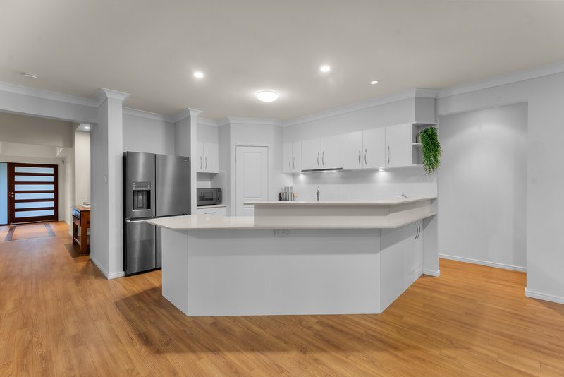 Photo - 21 Hillcrest Court, Murrumba Downs QLD 4503 - Image 5