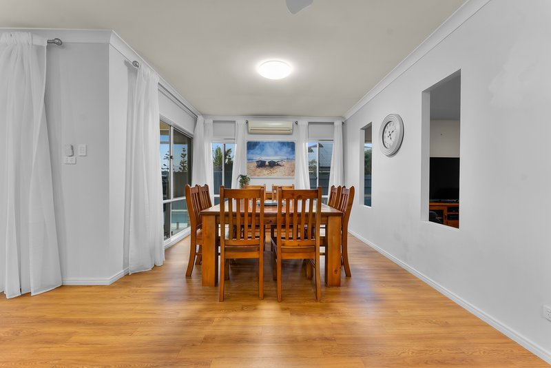Photo - 21 Hillcrest Court, Murrumba Downs QLD 4503 - Image 9