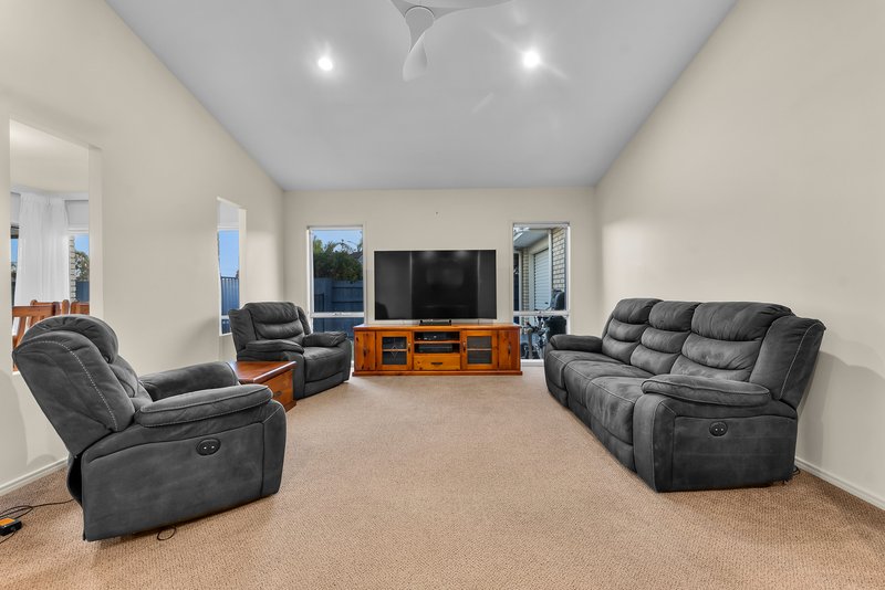 Photo - 21 Hillcrest Court, Murrumba Downs QLD 4503 - Image 10